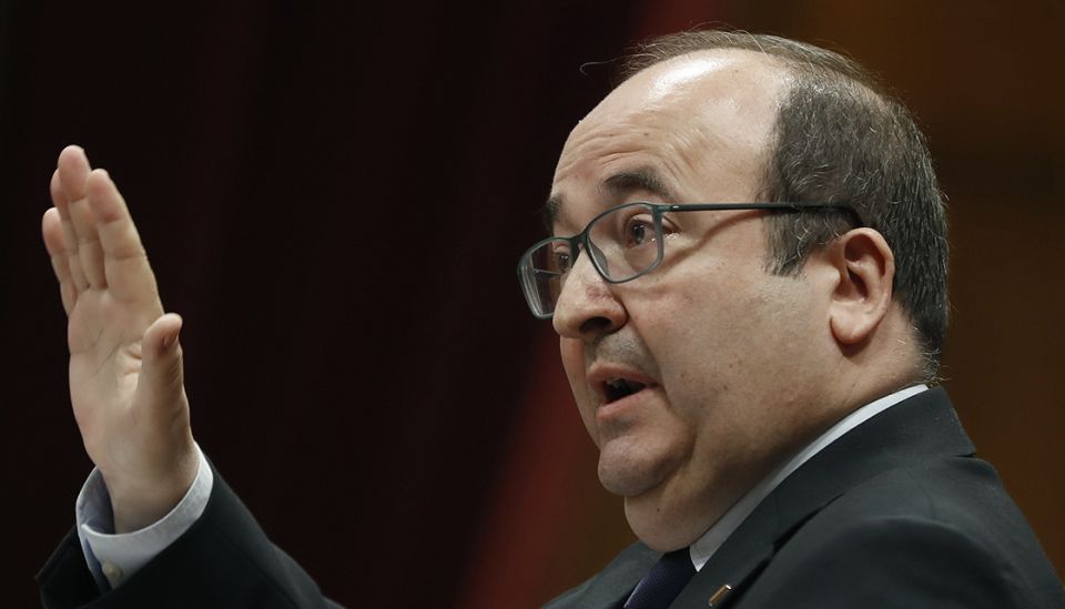BARCELONA, 14/05/2018.- El líder del PSC, Miquel Iceta, durante su intervención ante el pleno del Parlament, donde hoy se celebra la segunda sesión del debate de investidura. EFE/ Andreu Dalmau